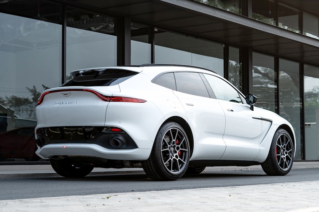 SUV siêu sang Aston Martin DBX chính thức ra mắt thượng khách Việt - 4 SUV siêu sang Aston Martin DBX chính thức ra mắt thượng khách Việt - 4