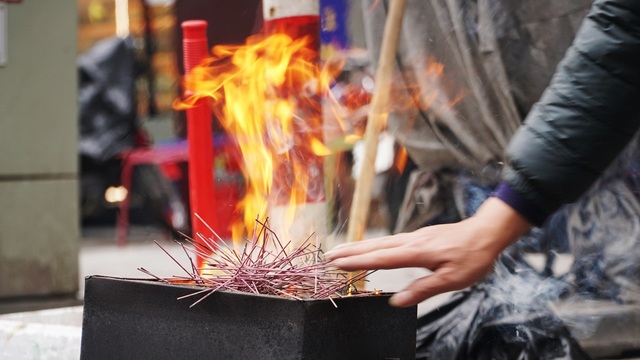 Phố phường đỏ lửa ngày cúng ông Công ông Táo - 9 Phố phường đỏ lửa ngày cúng ông Công ông Táo - 9