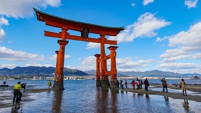 Ngôi đền danh tiếng với cổng torii nổi độc nhất vô nhị - 1 Ngôi đền danh tiếng với cổng torii nổi độc nhất vô nhị - 1