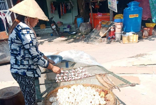Hoàn cảnh vô cùng đáng thương của cậu bé mắc bệnh bạch cầu bị bố bỏ rơi - 5 Hoàn cảnh vô cùng đáng thương của cậu bé mắc bệnh bạch cầu bị bố bỏ rơi - 5