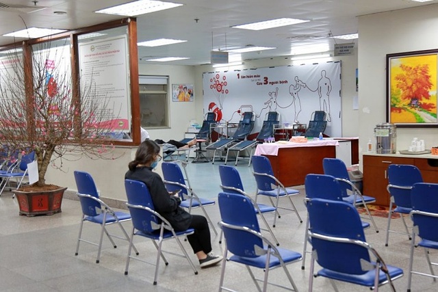 Dịch Covid-19 bùng phát, nhiều điểm hiến máu vắng bóng người - 2 Dịch Covid-19 bùng phát, nhiều điểm hiến máu vắng bóng người - 2