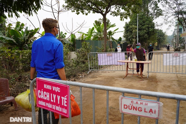 Đồ cúng tiễn Táo quân được chuyển tận tay người trong khu cách ly ở Hà Nội - 1 Đồ cúng tiễn Táo quân được chuyển tận tay người trong khu cách ly ở Hà Nội - 1