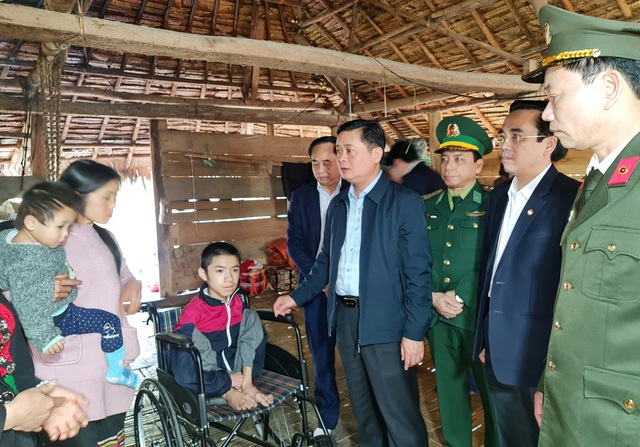 Thăm, tặng quà gia đình chính sách tại Nghệ An dịp cận Tết - 3 Thăm, tặng quà gia đình chính sách tại Nghệ An dịp cận Tết - 3