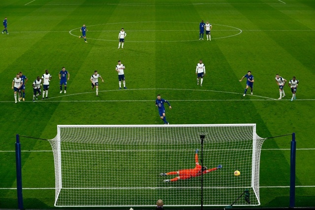Dier hóa tội đồ, Tottenham ôm hận trước Chelsea - 8