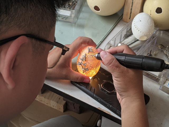 8X dành 3 năm điêu khắc trên vỏ trứng từng khiến báo nước ngoài ngả mũ - 6 8X dành 3 năm điêu khắc trên vỏ trứng từng khiến báo nước ngoài ngả mũ - 6