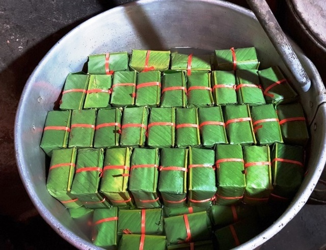 Làng bánh chưng trăm tuổi Bếp luôn đỏ lửa vẫn không kịp phục vụ - 4 Làng bánh chưng trăm tuổi Bếp luôn đỏ lửa vẫn không kịp phục vụ - 4
