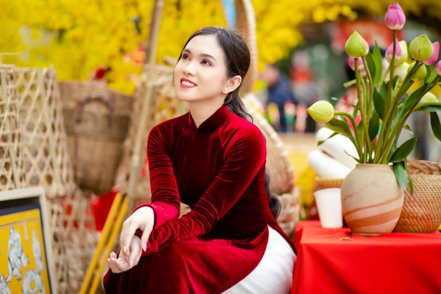 Hot girl miền Tây khoe nhan sắc ngọt ngào trong tà áo dài đón Tết - 1 Hot girl miền Tây khoe nhan sắc ngọt ngào trong tà áo dài đón Tết - 1
