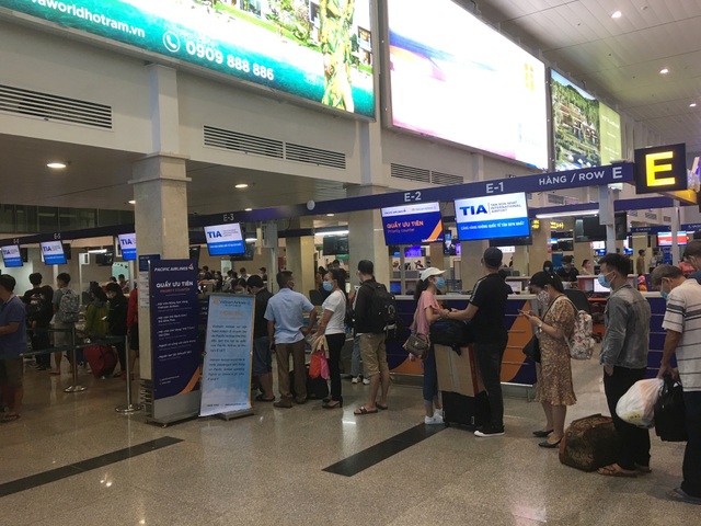 Hàng loạt khách trả vé máy bay Tết giữa lúc Covid-19 căng thẳng - 2 Hàng loạt khách trả vé máy bay Tết giữa lúc Covid-19 căng thẳng - 2