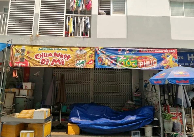 Cận cảnh phong tỏa khu chung cư có nhân viên sân bay mắc Covid-19 - 9 Cận cảnh phong tỏa khu chung cư có nhân viên sân bay mắc Covid-19 - 9