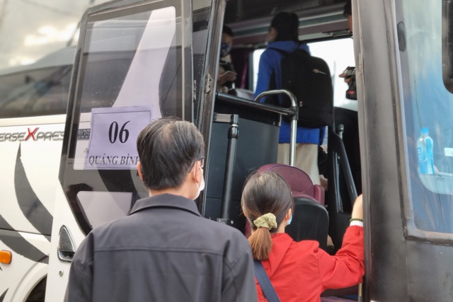 Khởi động Chuyến xe công đoàn đưa gần 3.000 công nhân về quê đón Tết - 2