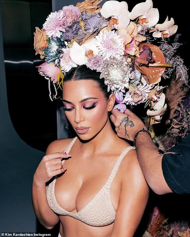 Kim Kardashian bốc lửa trong bộ ảnh mới - 7