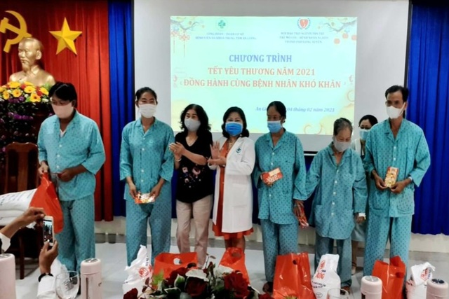 Mang Tết yêu thương đến với bệnh nhân có hoàn cảnh khó khăn - 1 Mang Tết yêu thương đến với bệnh nhân có hoàn cảnh khó khăn - 1