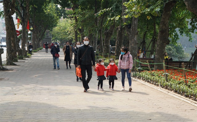 Beautiful sunshine in Hanoi, evening in Ho Chi Minh City with showers on the second day of Tet - 1