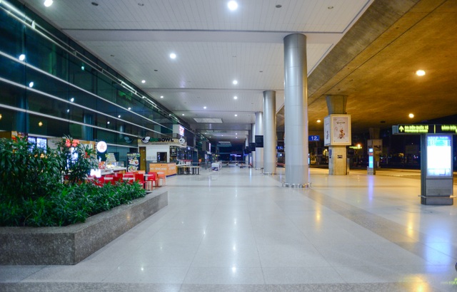Sân bay Tân Sơn Nhất vắng vẻ .jpg