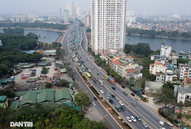 Người dân đổ về quê nghỉ Tết sớm, đường phố cửa ngõ Hà Nội ùn ứ kéo dài - 1 Người dân đổ về quê nghỉ Tết sớm, đường phố cửa ngõ Hà Nội ùn ứ kéo dài - 1