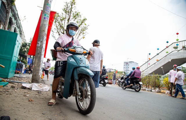 TPHCM: Thợ chở mai thuê thất thu vì dịch Covid-19 - 3 TPHCM: Thợ chở mai thuê thất thu vì dịch Covid-19 - 3
