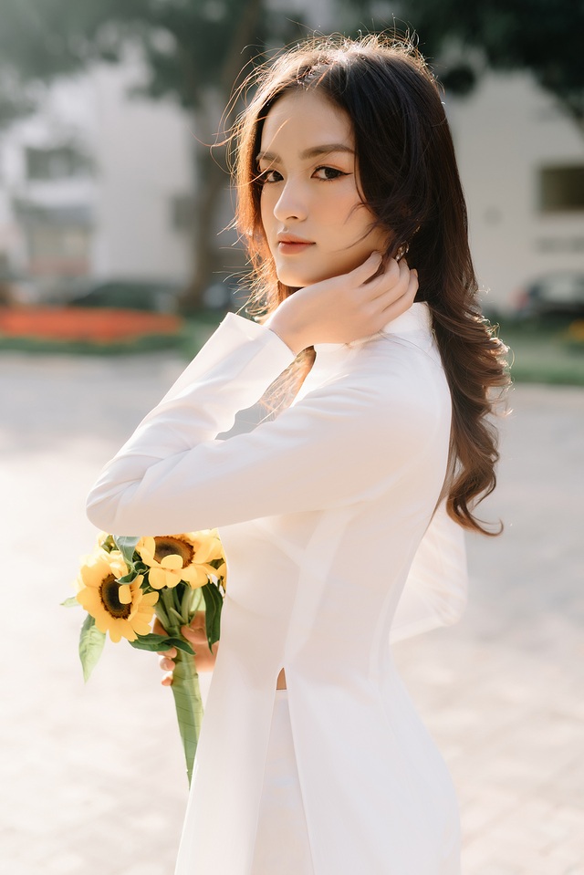 Hoa khôi Ngoại thương khoe ảnh kỷ yếu trong trẻo, tinh khôi - 5 Hoa khôi Ngoại thương khoe ảnh kỷ yếu trong trẻo, tinh khôi - 5