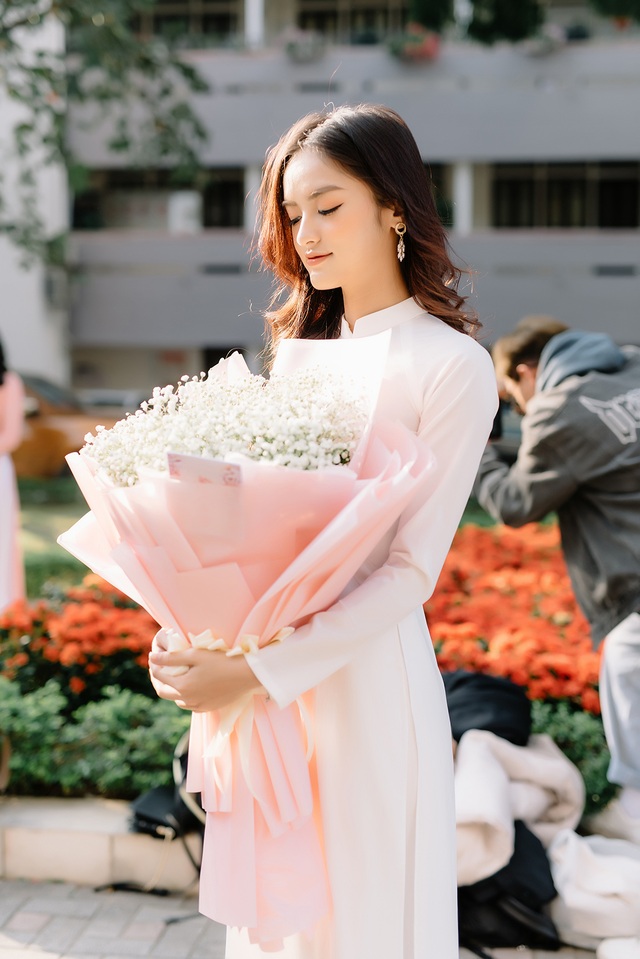 Hoa khôi Ngoại thương khoe ảnh kỷ yếu trong trẻo, tinh khôi - 8 Hoa khôi Ngoại thương khoe ảnh kỷ yếu trong trẻo, tinh khôi - 8