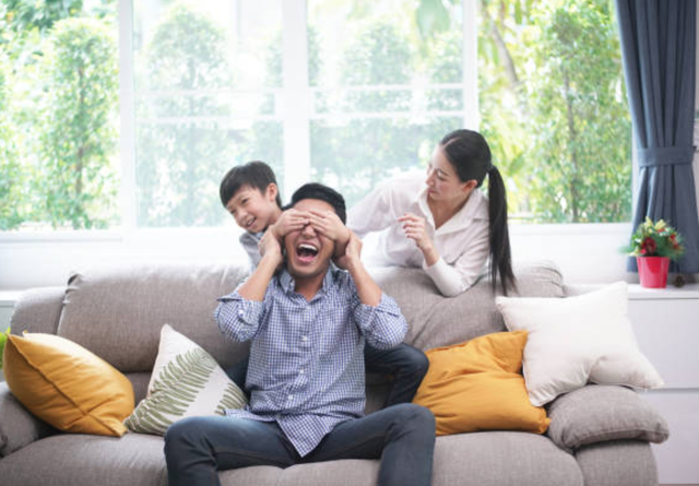 Hãy cùng con tiêu sạch những ngày tuyệt vời này - 1 Hãy cùng con tiêu sạch những ngày tuyệt vời này - 1