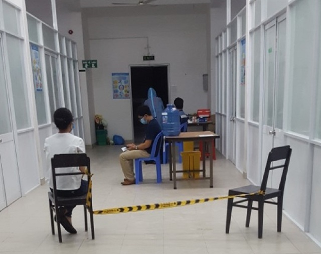 Hỏa tốc xét nghiệm Covid-19 hàng loạt nhân viên sân bay Tân Sơn Nhất - 1
