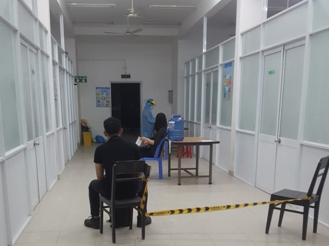 Hỏa tốc xét nghiệm Covid-19 hàng loạt nhân viên sân bay Tân Sơn Nhất - 4 Hỏa tốc xét nghiệm Covid-19 hàng loạt nhân viên sân bay Tân Sơn Nhất - 4