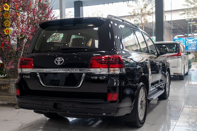 Toyota Land Cruiser 2021 nhập Trung Đông có gì mà đắt gấp đôi chính hãng? - 2 Toyota Land Cruiser 2021 nhập Trung Đông có gì mà đắt gấp đôi chính hãng? - 2