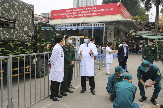 Thần tốc xây dựng bệnh viện dã chiến tại Bệnh viện Bạch Mai - 1