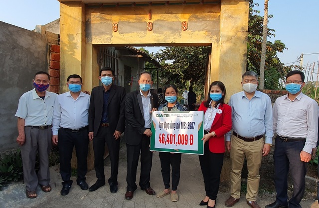 Bạn đọc Dân trí giúp đỡ người phụ nữ mắc ung thư gần 50 triệu đồng - 1 Bạn đọc Dân trí giúp đỡ người phụ nữ mắc ung thư gần 50 triệu đồng - 1