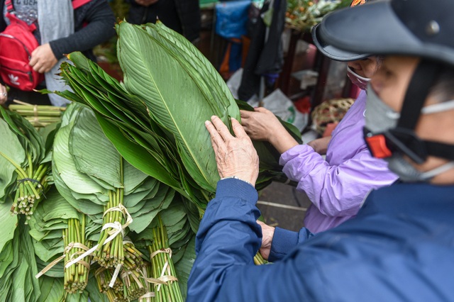 The fair was held at the end of the year, selling only wild leaves and bamboo strips in Hanoi - 3