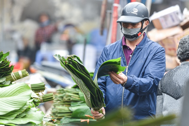 The fair was held at the end of the year, selling only wild leaves and bamboo strips in Hanoi - 5