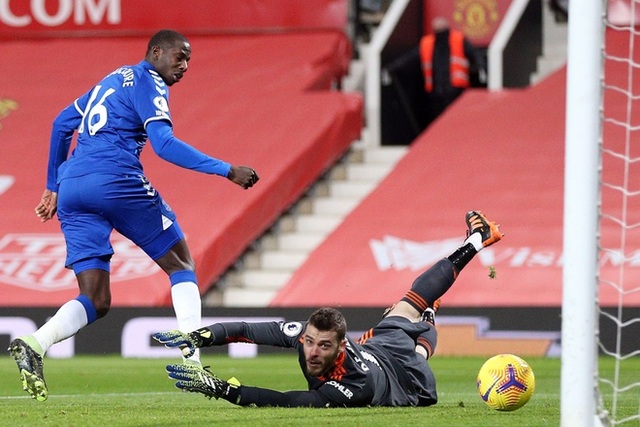 Sai lầm liên tiếp, De Gea mất suất bắt chính ở Man Utd? - 1