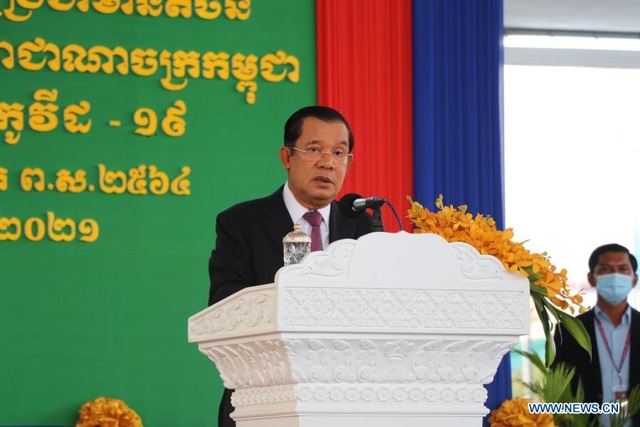 Ông Hunsen đích thân ra sân bay nhận vắc xin Covid-19 Trung Quốc tặng - 2 Ông Hunsen đích thân ra sân bay nhận vắc xin Covid-19 Trung Quốc tặng - 2