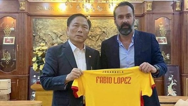 HLV Fabio Lopez đưa bằng chứng thắng kiện, chờ tiền phạt từ bầu Đệ - 1