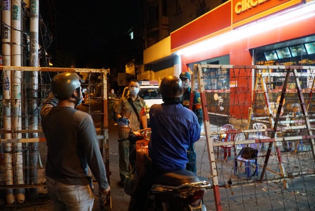 Phong tỏa con hẻm tại quận 1 liên quan ca nghi mắc Covid-19 - 4 Phong tỏa con hẻm tại quận 1 liên quan ca nghi mắc Covid-19 - 4