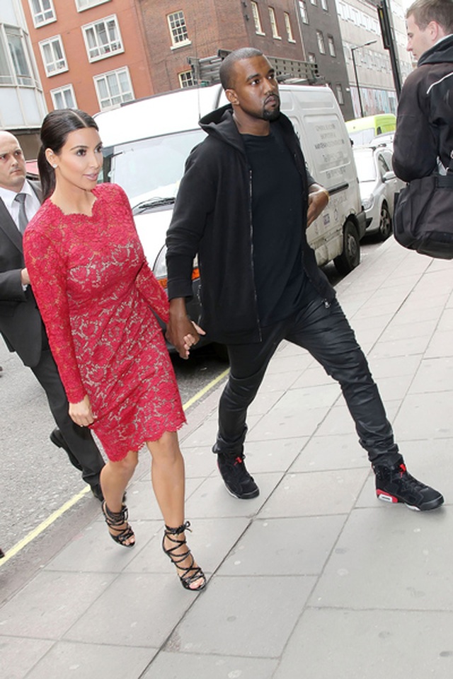 Những cột mốc đáng nhớ trong mối quan hệ của Kim Kardashian - Kanye West - 5 Những cột mốc đáng nhớ trong mối quan hệ của Kim Kardashian - Kanye West - 5
