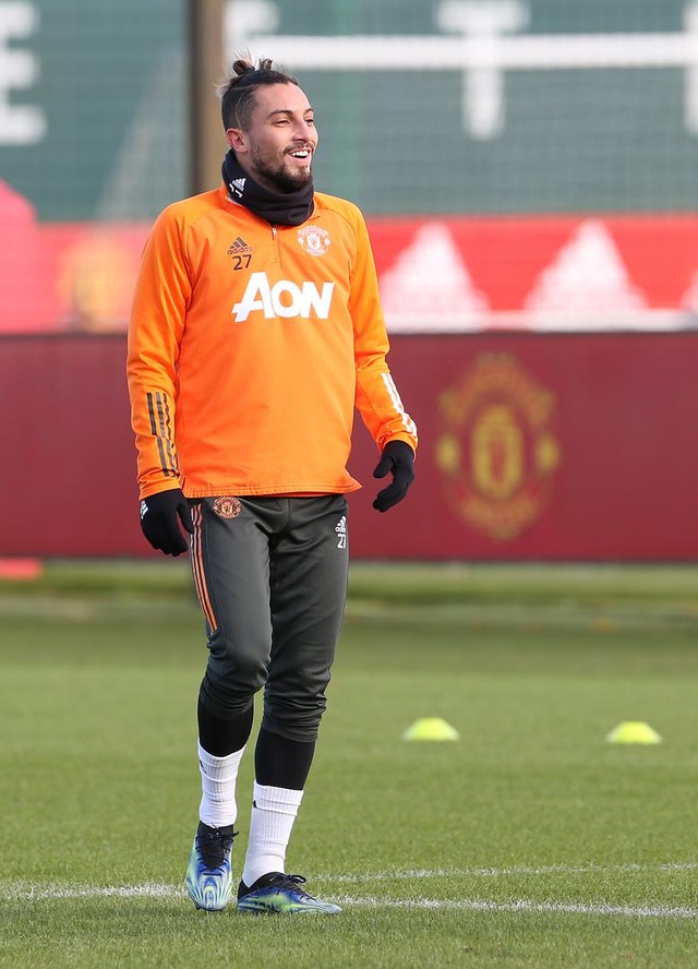 Thần đồng 17 tuổi lên tập cùng đội hình chính của Man Utd - 7
