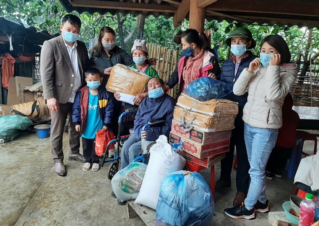 Mối tình bất ngờ của người đàn ông dân tộc Mông khóc ngất bên đống tro tàn - 7 Mối tình bất ngờ của người đàn ông dân tộc Mông khóc ngất bên đống tro tàn - 7