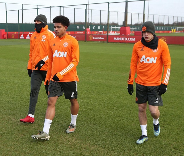 Thần đồng 17 tuổi lên tập cùng đội hình chính của Man Utd - 1
