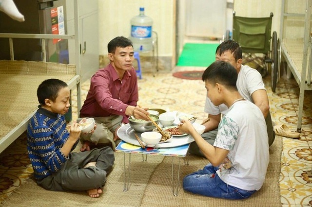 Gia đình đặc biệt trong ký túc xá trường Đại học Bách khoa Hà Nội - 2 Gia đình đặc biệt trong ký túc xá trường Đại học Bách khoa Hà Nội - 2