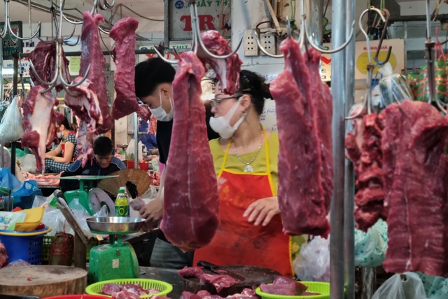 Đà Nẵng: Sức mua yếu, giá thực phẩm Tết chỉ tăng nhẹ - 1
