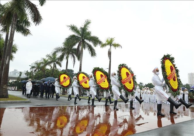 Lãnh đạo Đảng, Nhà nước vào Lăng viếng Bác, tưởng niệm các Anh hùng Liệt sỹ - 2