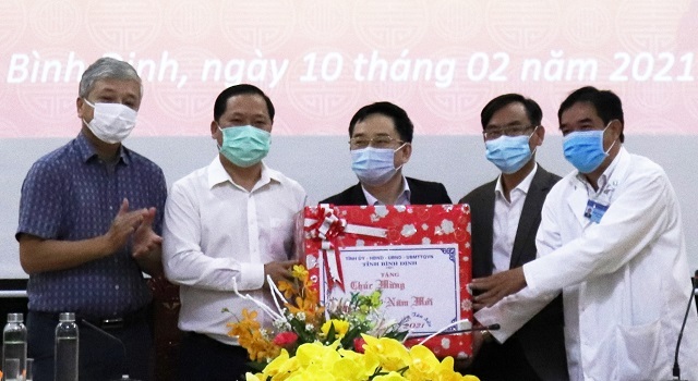 Bác sĩ xác định không nghỉ Tết - 1 Bác sĩ xác định không nghỉ Tết - 1