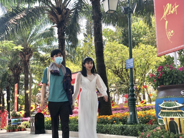 Đường hoa lớn nhất Đồng Nai thưa thớt khách tham quan - 7 Đường hoa lớn nhất Đồng Nai thưa thớt khách tham quan - 7