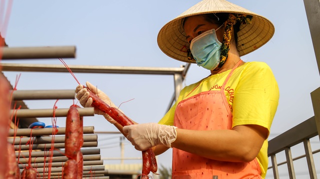 Bán cả chục tấn lạp xưởng mùa Tết, thu lợi hơn 1 tỷ đồng - 9 Bán cả chục tấn lạp xưởng mùa Tết, thu lợi hơn 1 tỷ đồng - 9