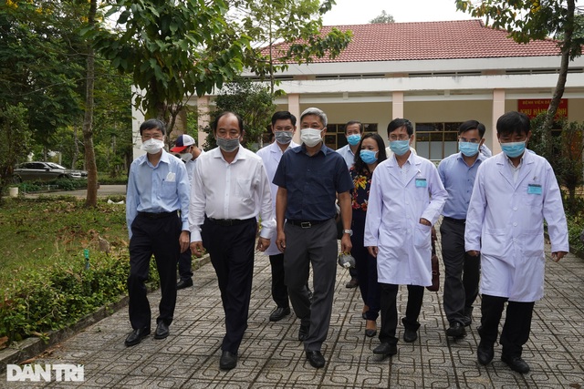 Thứ trưởng Nguyễn Trường Sơn: Bộ Y tế đánh giá cao sự chủ động của TPHCM - 1