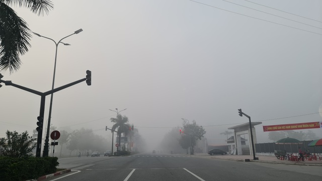 Thành phố Vinh chìm trong sương mù sáng 30 Tết - 6 Thành phố Vinh chìm trong sương mù sáng 30 Tết - 6