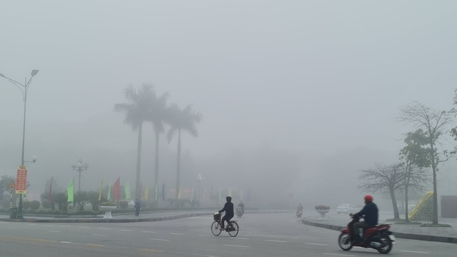 Thành phố Vinh chìm trong sương mù sáng 30 Tết - 2