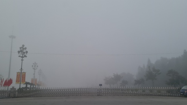 Thành phố Vinh chìm trong sương mù sáng 30 Tết - 3
