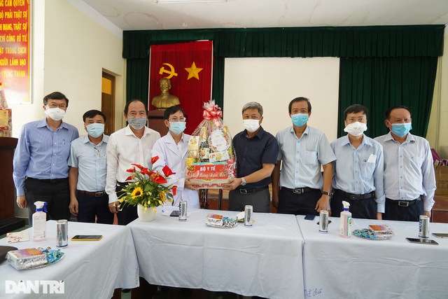 Thứ trưởng Nguyễn Trường Sơn: Bộ Y tế đánh giá cao sự chủ động của TPHCM - 4
