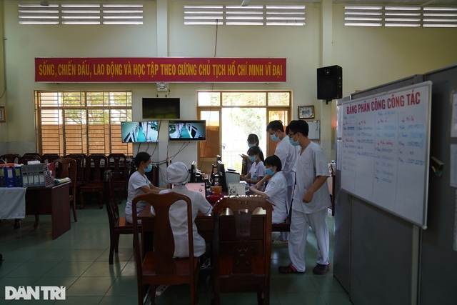 Thứ trưởng Nguyễn Trường Sơn: Bộ Y tế đánh giá cao sự chủ động của TPHCM - 7